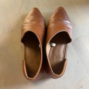 Universal Threads Women’s clogs